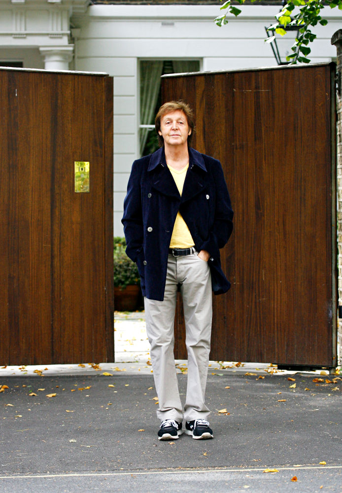 Paul McCartney devant sa maison Londonniene 223