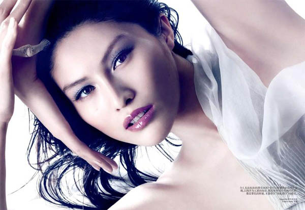 SUI HE- Chân dài triển vọng. - Page 4 Vogue-china-sui-he-april-2012-3