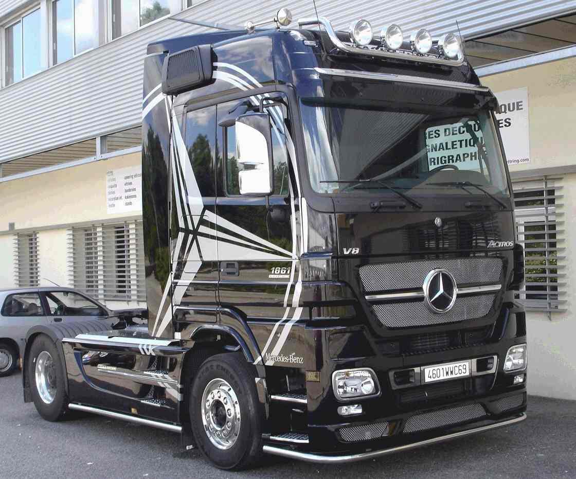 [Historique] Les Poids lourds Mercedes  T5hcd89s