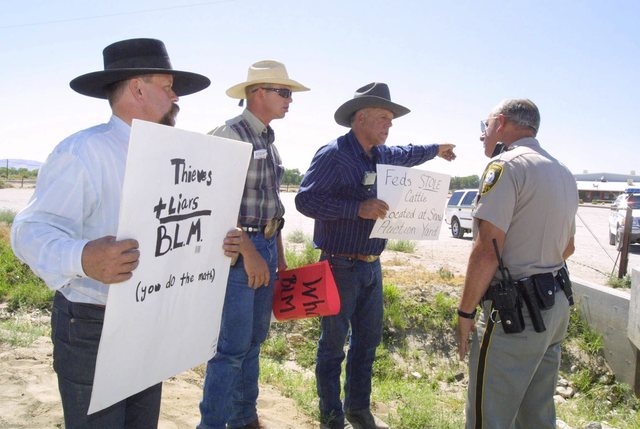 UPDATE 4-10-2014 8:48 PST changed turtle title because it is NOW SERIOUS Planes, helicoptors & Agents OH MY! Cliven-bundy-feds-stole-cattle