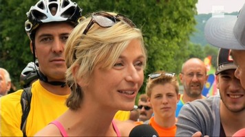 Jolies journalistes en vrac (RTBF - 2013) Julie_morelle-le_beau_velo_de_ravel-20130714-1-by_pouce_tn