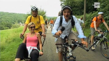 Jolies journalistes en vrac (RTBF - 2013) Julie_morelle-le_beau_velo_de_ravel-20130714-2-by_pouce_tn