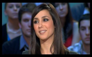 Elise Chassaing : Le grand Journal (Février 2009) Elise_chassaing-et-elodie_yung-lgjdc-20090213-1-by_pouce_tn