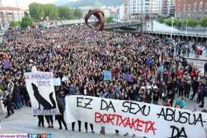 Espagne : les femmes massivement dans la rue après le jugement des violeurs de « la meute »  Pampelune-manif-75d24-24cb7