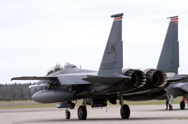 "عمليات الإسناد الجوي القريب ...طائرات وخيارات متنوعة" F-15-sniper-pod-2-small-image