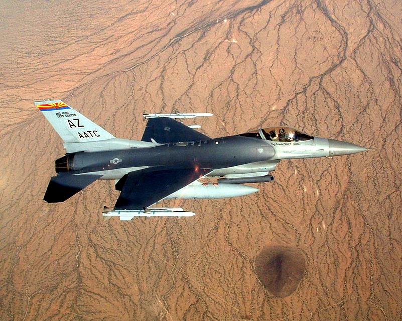 "عمليات الإسناد الجوي القريب ...طائرات وخيارات متنوعة" Sniper_XR_On_F-16