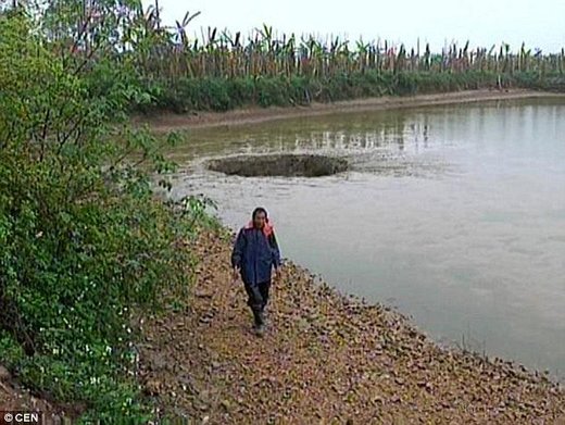 Another Giant Sinkhole Today In China  Chinesefarmer-sinkhole-main