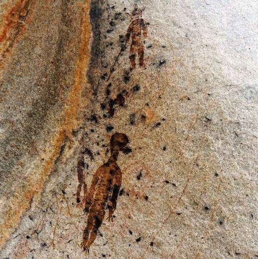 Amazing Discovery in India: 10,000 Year old Rock Paintings Depicting Possible UFO’s and ET’s IndiaET-CavePainting3