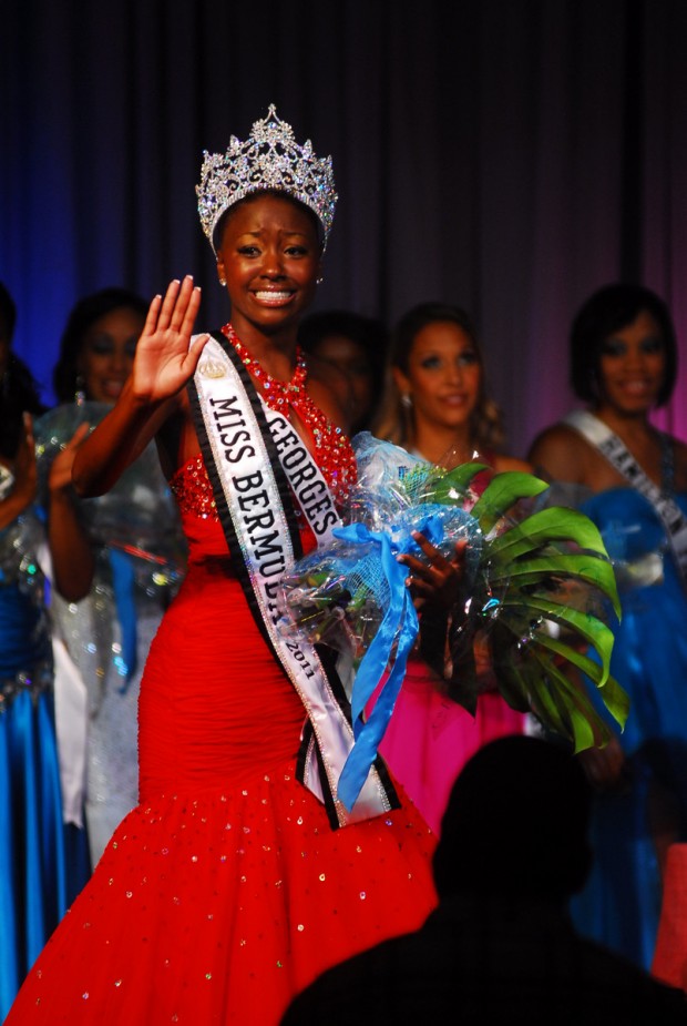 +++ GOLD APPLE 54: MISS WORLD 2011 BEFORE ARRIVAL - Page 3 2011-miss-bermuda-tekoa-7-620x925