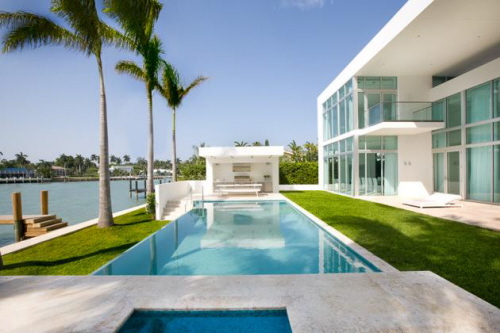 Baseinas House-in-Miami-Interior-Design-in-White-2