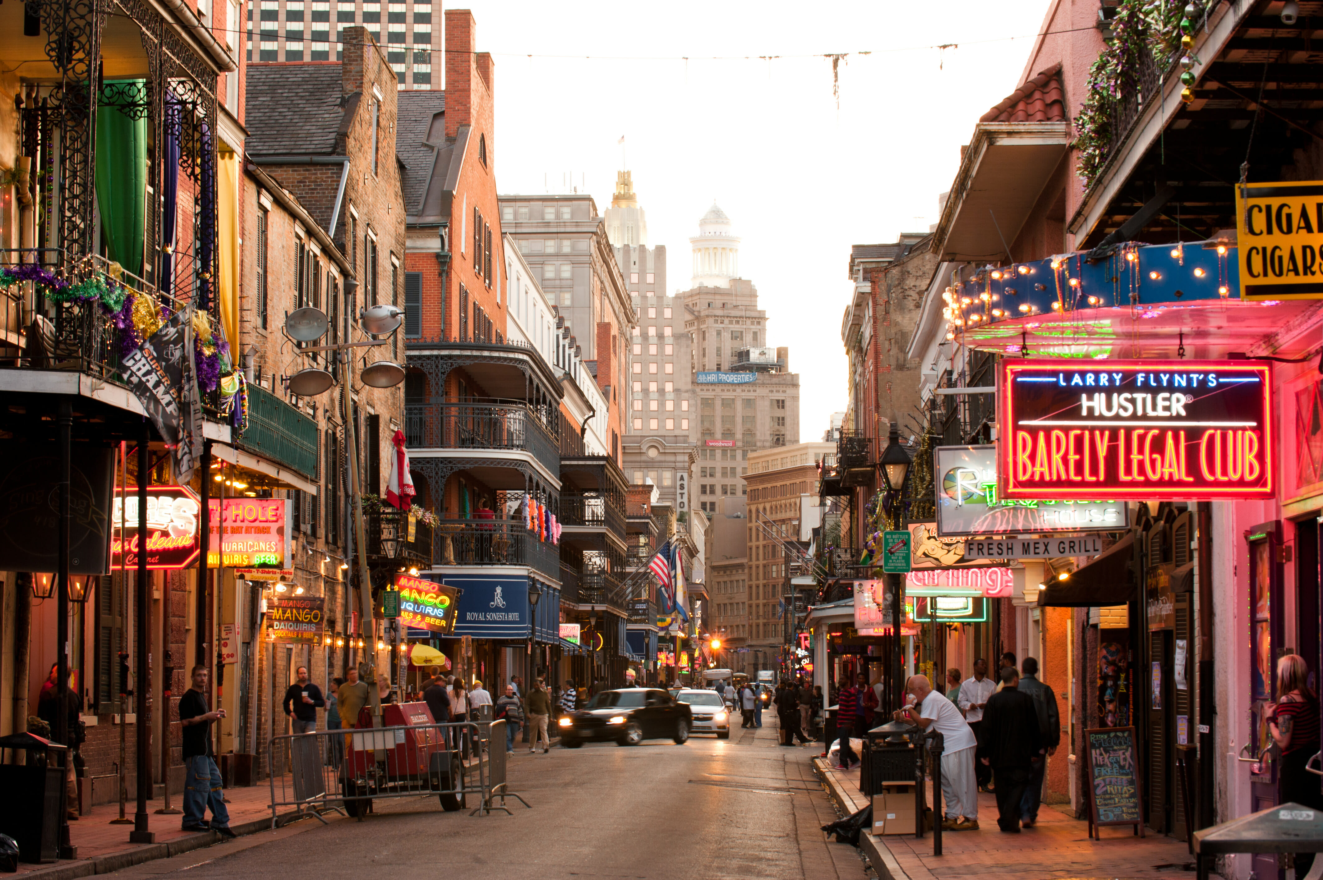 Crónicas Fénix:  Tinieblas en la Noche NewOrleansStreet