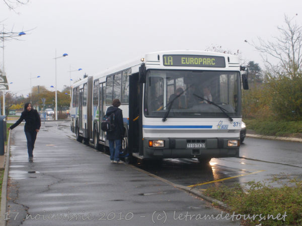 Prsentation des bus 371%20Renault%20PR118%20-%2017%20novembre%202010%20(Rue%20de%20la%20Gitonni%C3%A8re%20-%20Jou%C3%A9-l%C3%A8s-Tours)%20(6)