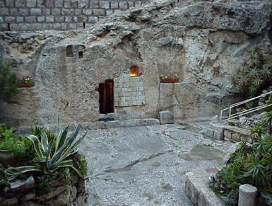 SUR LES TRACES DE JÉSUS Tombedujardin