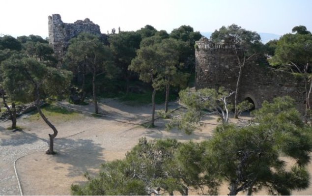 teatro de piedra en castillo de terciopelo SmyrnaLysimachosCastle