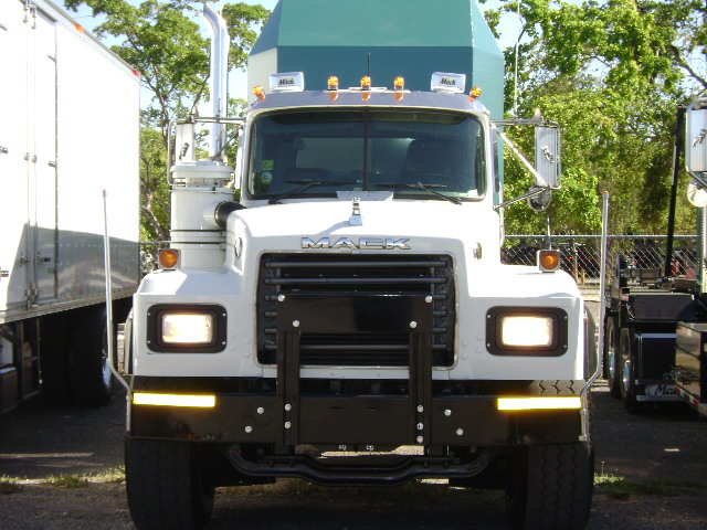 CAMIONES MACK EN EL TRUCK SHOW 2007 EN PONCE Gallery_1677_392_26414