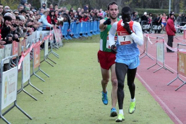 Atleta surpreende o mundo – Uma lição de honestidade e desportivismo! Corredor-600x400