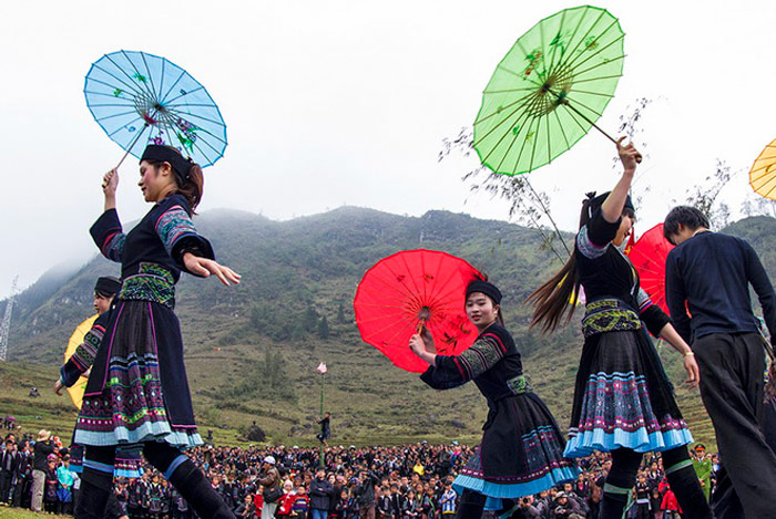 Trải nghiệm tuyệt vời tour du lịch Mộc Châu 3 ngày 2 đêm Cho-tinh-sapa-lao-cai