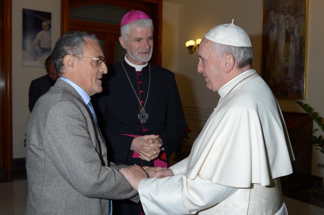 Décoiffé par la joie de l’Evangile qui souffle au Vatican Pape_2014