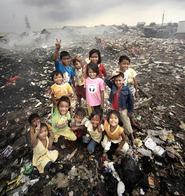 Kata Siapa Indonesia Miskin.... Indonesia-children-garbage-dump