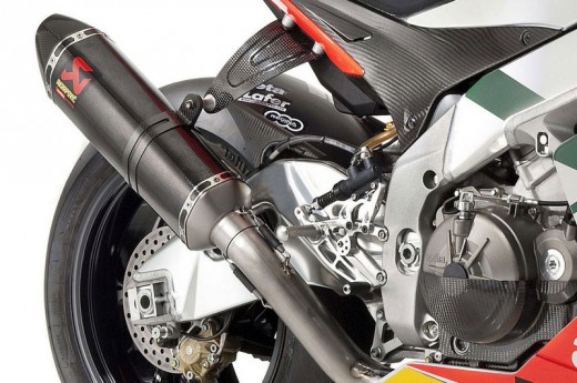 Aprilia RSV4 Biaggi Replica : une moto grand public à 50 000 euros ! 52-520x345