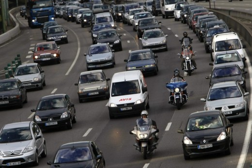 Remontée de file : la FFM exclue des négociations Moto-file1-520x346