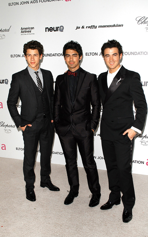 CREANDO A LA CHICA PERFECTA...DRAMA Y ROMANCE...(NICK Y TU)SEASONS TWO PAG13. - Página 3 Jonas-brothers-oscars-2010