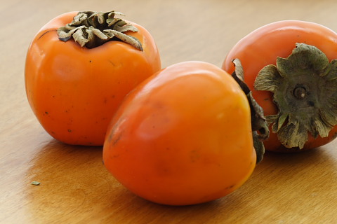 ×.. قَطْفْ ثِمآإر ـآإلْبَرسِيمونْ ..× Persimmons