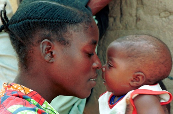 POR LAS MADRES, DE AFRICA... Maternitats.-Angola-575x379