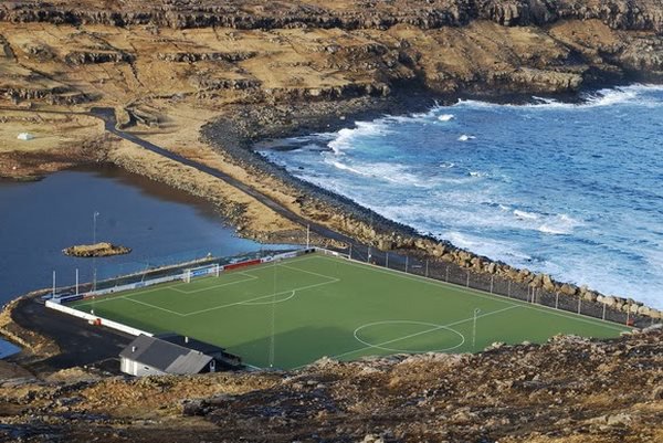 Stade de rené 4 trouvé par snoopie Le-stade-Eidi-aux-%C3%8Eles-F%C3%A9ro%C3%A9