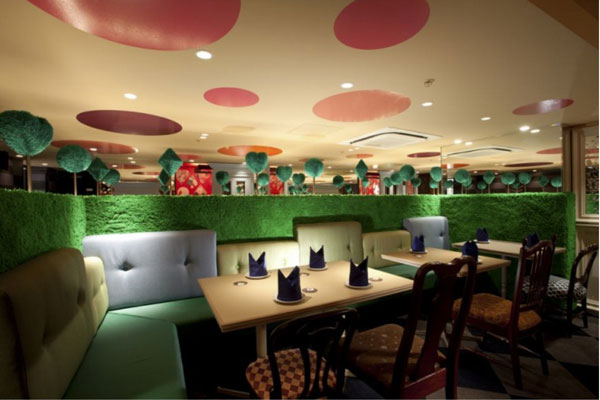 بالصور اغرب مطاعم فى العالم ALICE-IN-WONDERLAND-RESTAURANT