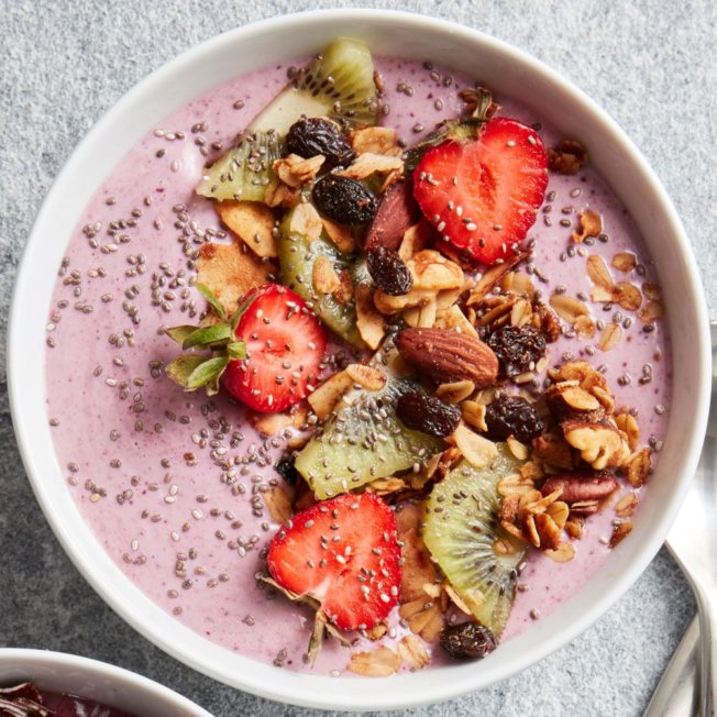 Trend Watch: Smoothie Bowls Breakfast-Bowl-with-Fresh-Fruit-and-Granola-652x652