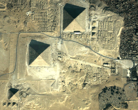 2012 and the Pyramids At Giza Giza_satellite_sm1