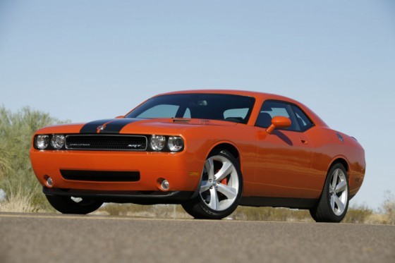 Dodge quitte l’Europe par la porte mais ... Dodge-Challenger-SRT8-09-560x373