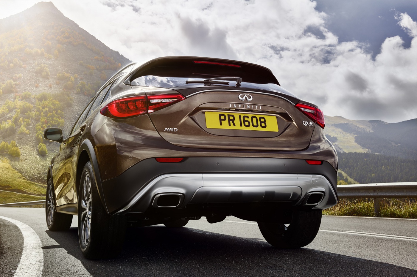 Genève 2016 : L'Infiniti QX30 arrive sur nos routes 2016-salon-geneve-infiniti-qx30-q30