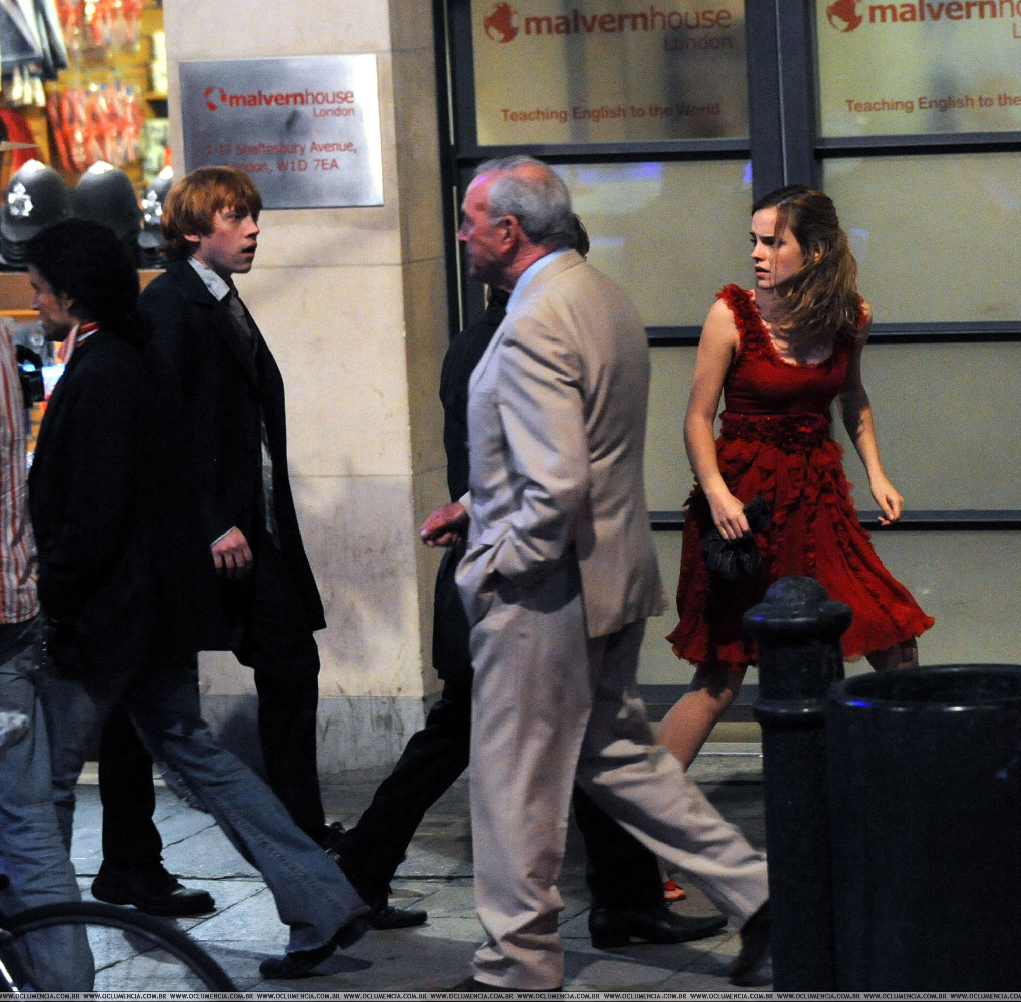 fotos del trio en la boda de Fleur y Bill---hp7 Filmming5-london-deathlyhallows_4