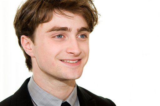 Daniel, Emma & Rupert Nuevo Photoshoot promocionando Harry Potter y el misterio del principe Daniel_radcliffe_shoot01_4