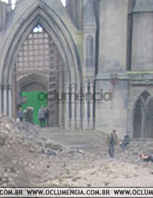 Primeras Imágenes del Castillo de Hogwarts tras la Batalla de ‘Las Reliquias’ Harry-Potter-Hogwarts-03