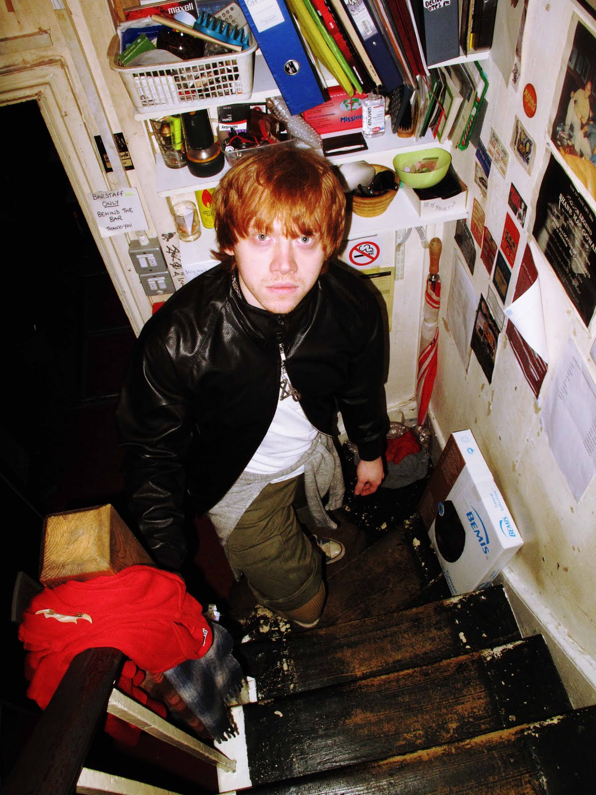 http://bloghogwarts.com/2010/03/13/nueva-sesion-fotografica-de-rupert-grint-para-la-revista-de-nueva-zelanda-no/ Harry-Potter-Rupert-03