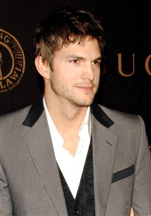 صور الفنان الاجنبي Ashton Cutcher Ashton_kutcher_vsmall_4p_widec