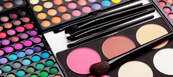 produit make up Make-Up-Accessories-Photos-604x270