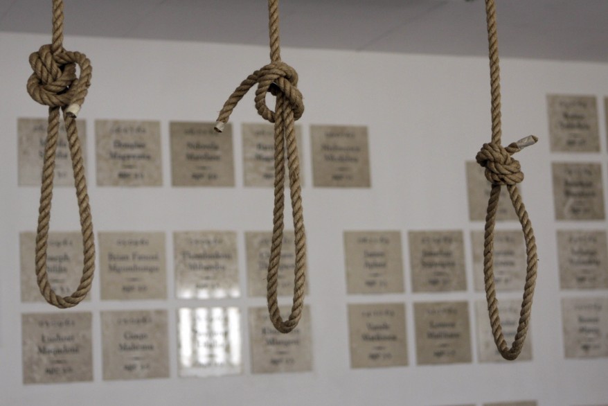 صورة وخبر .. حول العالم AP_Pretoria_Gallows_Museum_15dec11-878x586