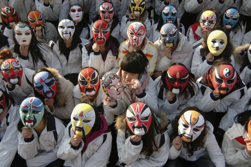 صورة وخبر .. حول العالم Reuters_China_Peking_Opera_15dec11-878x584