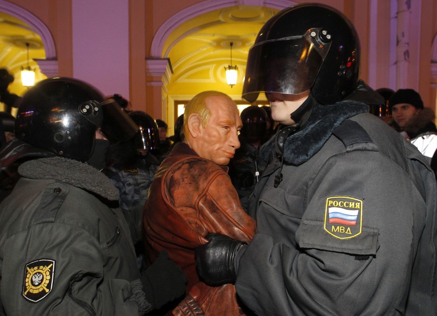 صورة وخبر .. حول العالم Reuters_russia_protest_08Dec11-878x636