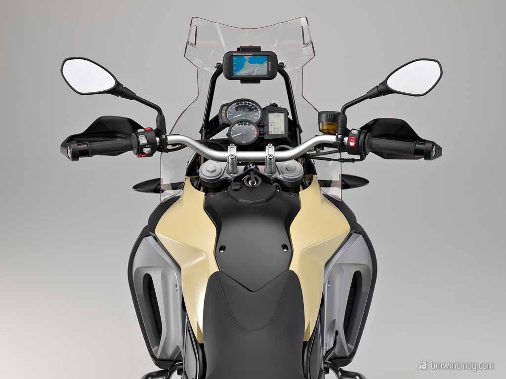 bulle de 800 gsa qu'en pensez vous les adventurier F800GS-Adv-2013-studio-15