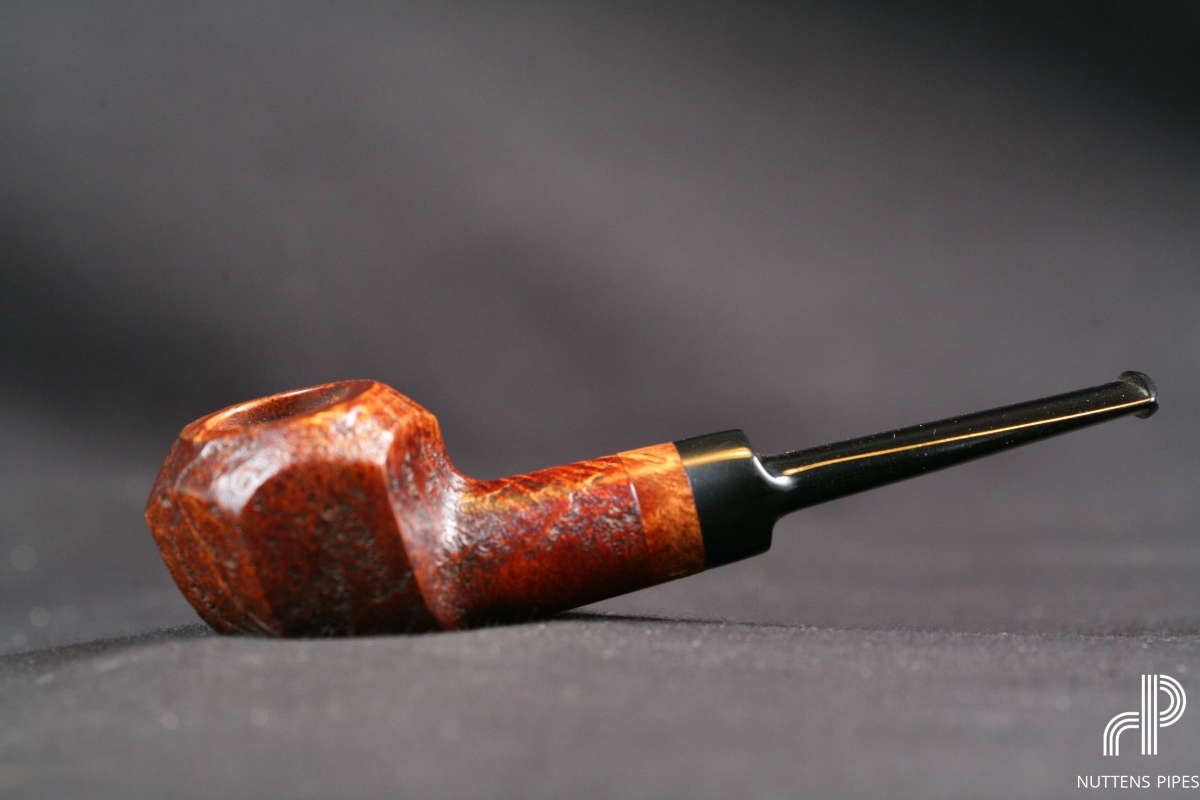 Watson serie Heritage - Page 21 3295_2227_ne-pipe-hand-finished-nuttens-panelled-saddle