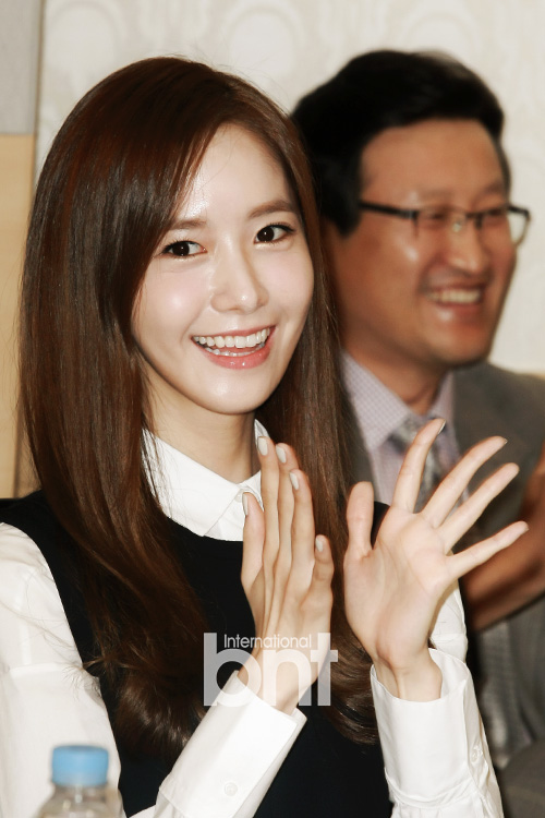 [PIC][17-09-2014]YoonA và SeoHyun tham dự Lễ bổ nhiệm Đại sứ cho trường ĐH Dongguk vào trưa nay - Page 2 595ba6cf87777fda9795fb9796275228