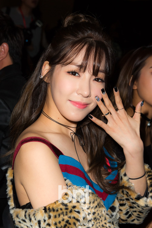 [PIC][24-03-2016]Tiffany tham dự Show diễn của thương hiệu "YCH" trong khuôn khổ "HERA SEOUL FASHION WEEK S/S 2016" vào sáng nay 04680f772a968c147204804a87b924f1