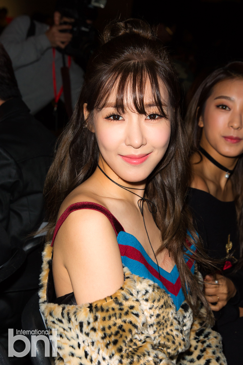 [PIC][24-03-2016]Tiffany tham dự Show diễn của thương hiệu "YCH" trong khuôn khổ "HERA SEOUL FASHION WEEK S/S 2016" vào sáng nay Dca57023a9db06d986708ace83e6595f