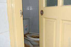 Xử lý thấm nhà vệ sinh bị nứt, cách chống thấm nhà vệ sinh nhanh, nhà vệ sinh bị ngập nước Xu_ly_tham_nha_ve_sinh_bi_nut