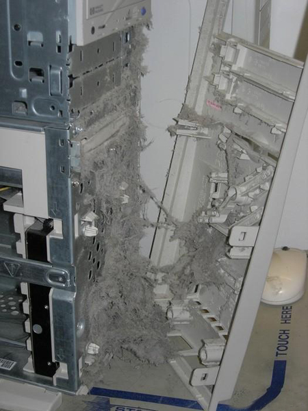 اضرار الاتربة على الكمبيوتر Pc-with-dust